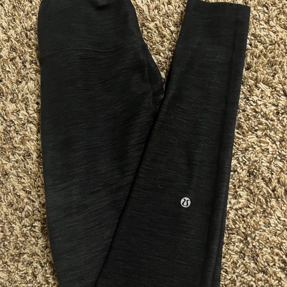 LULULEMON GREY STRIPED LEGGINGS